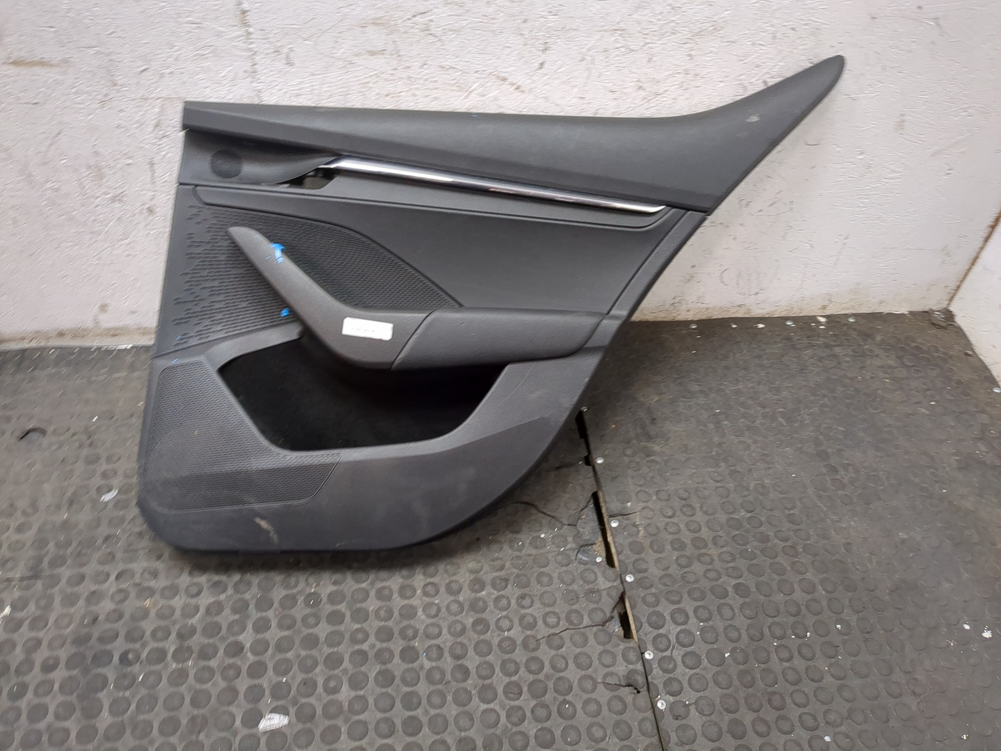 Обшивка двери задней правой