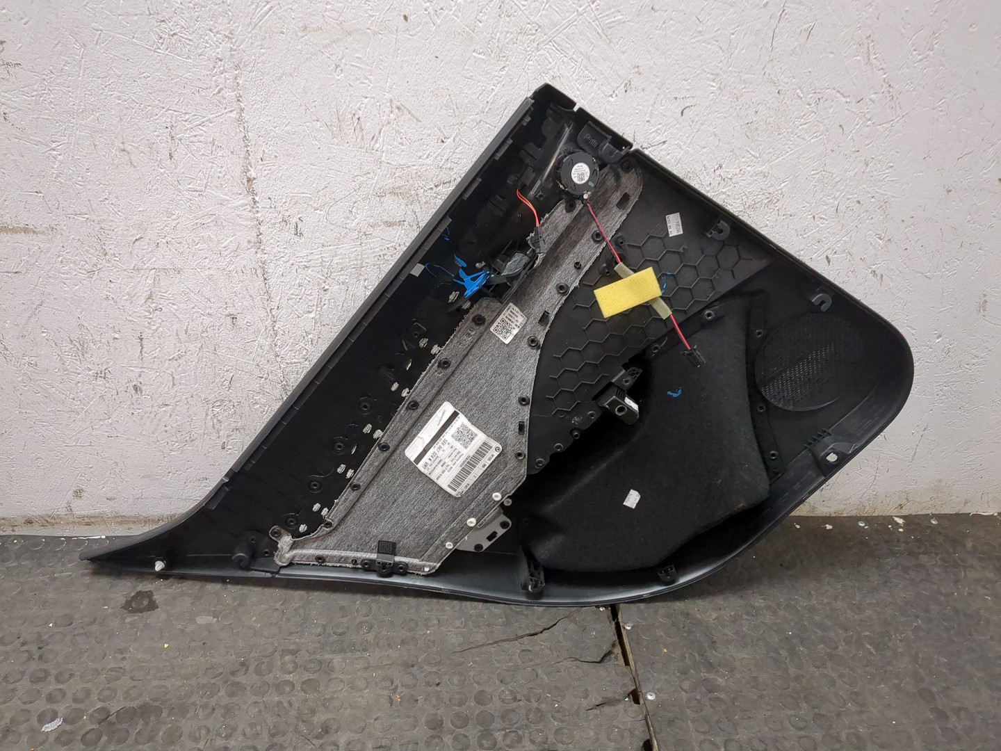 Обшивка двери задней правой