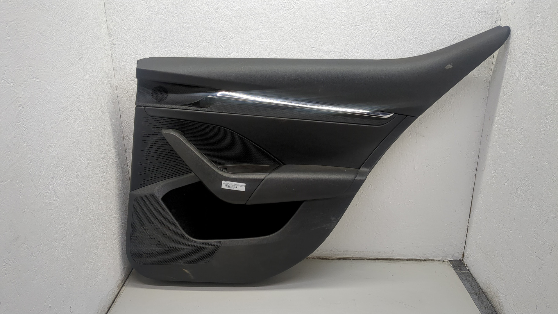 Обшивка двери задней правой