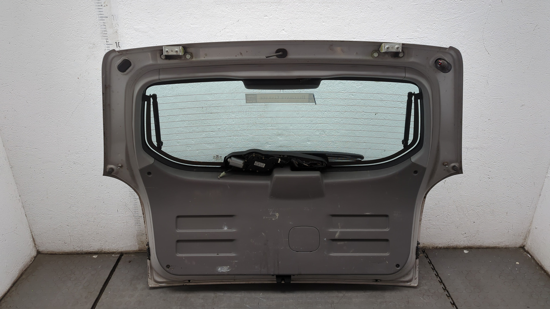 Дверь багажника