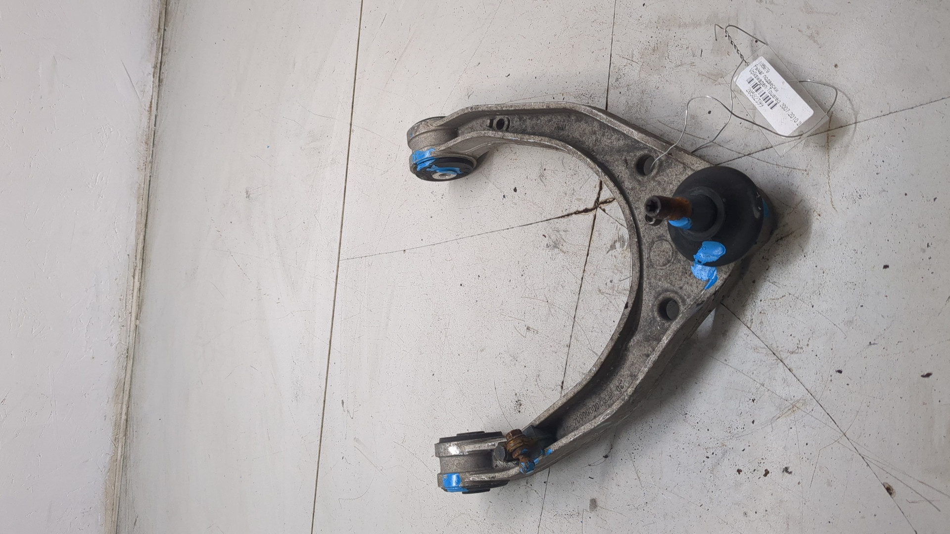 Рычаг передний левый