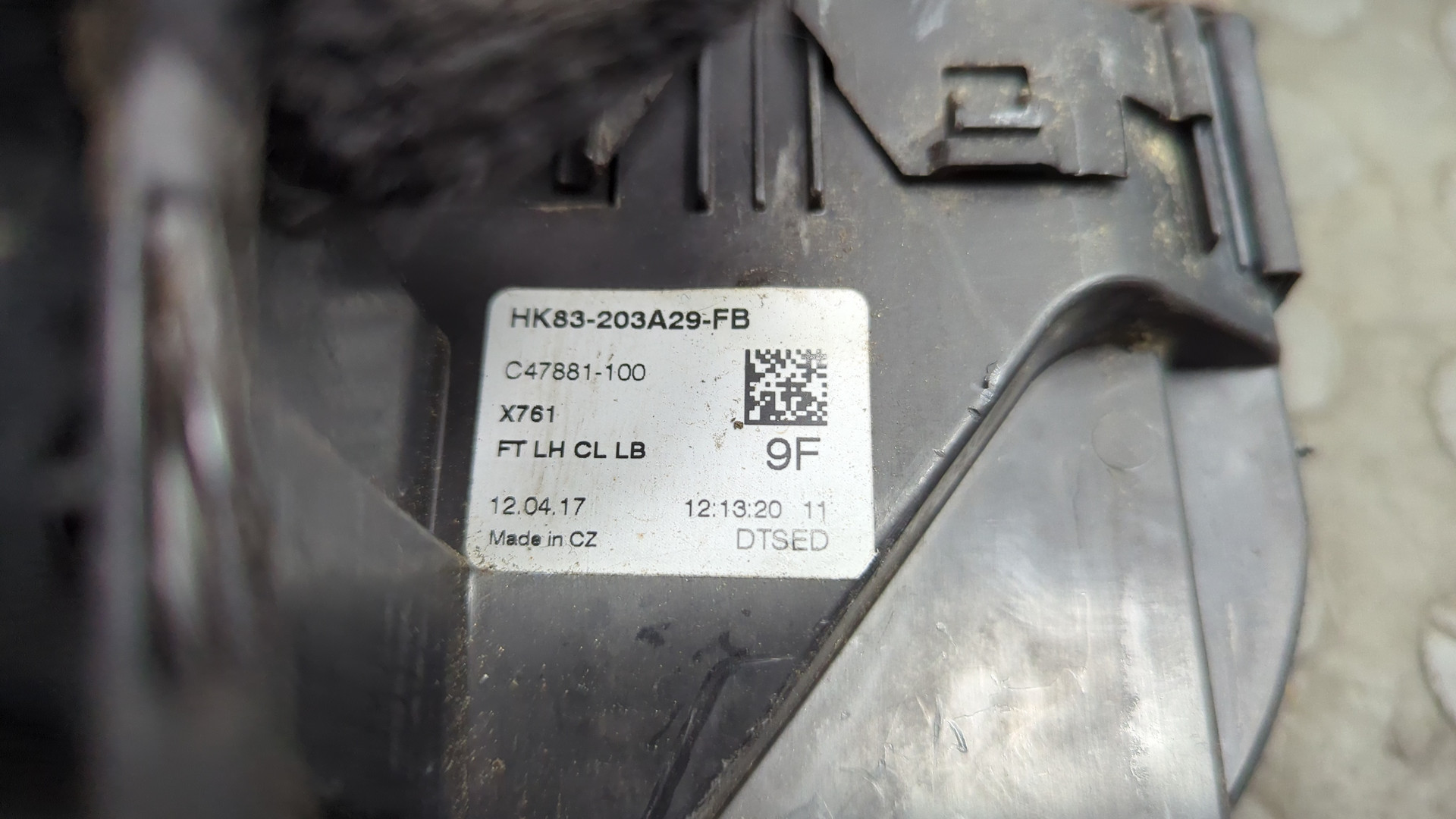 Замок двери передней левой