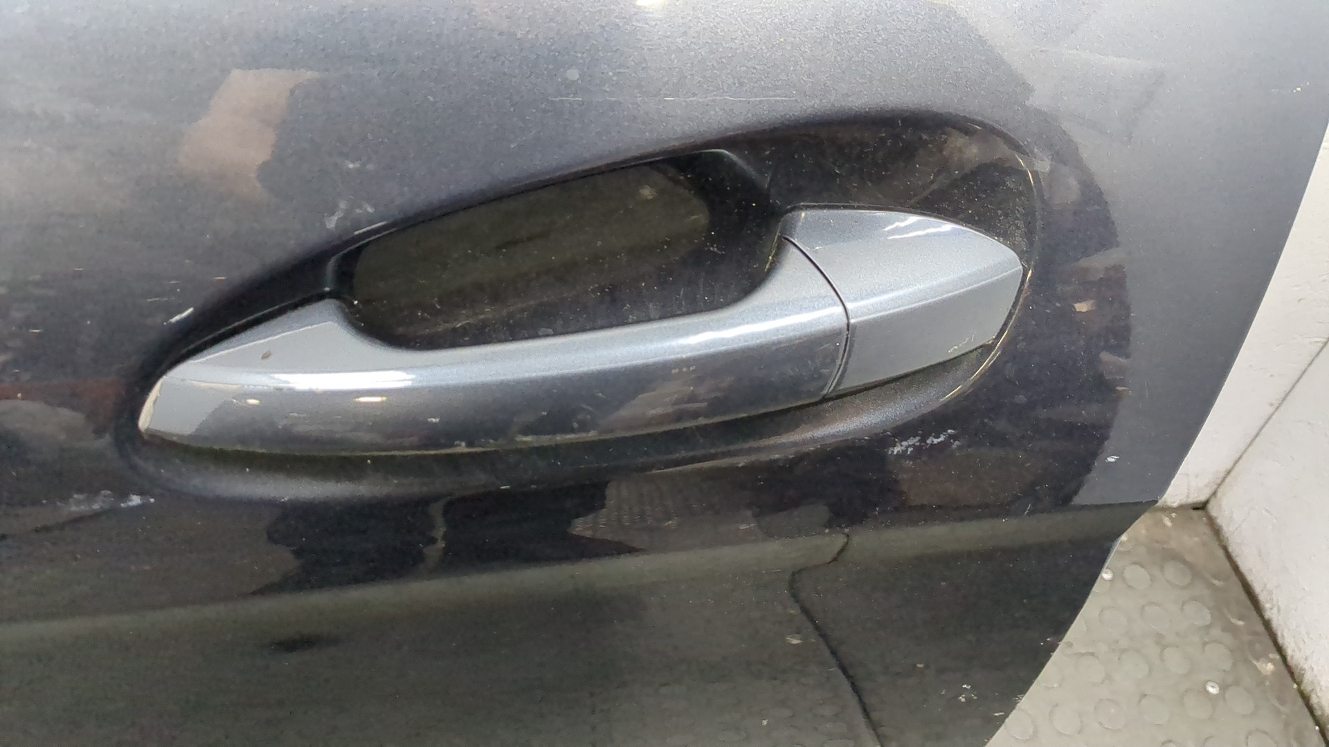 Дверь передняя левая