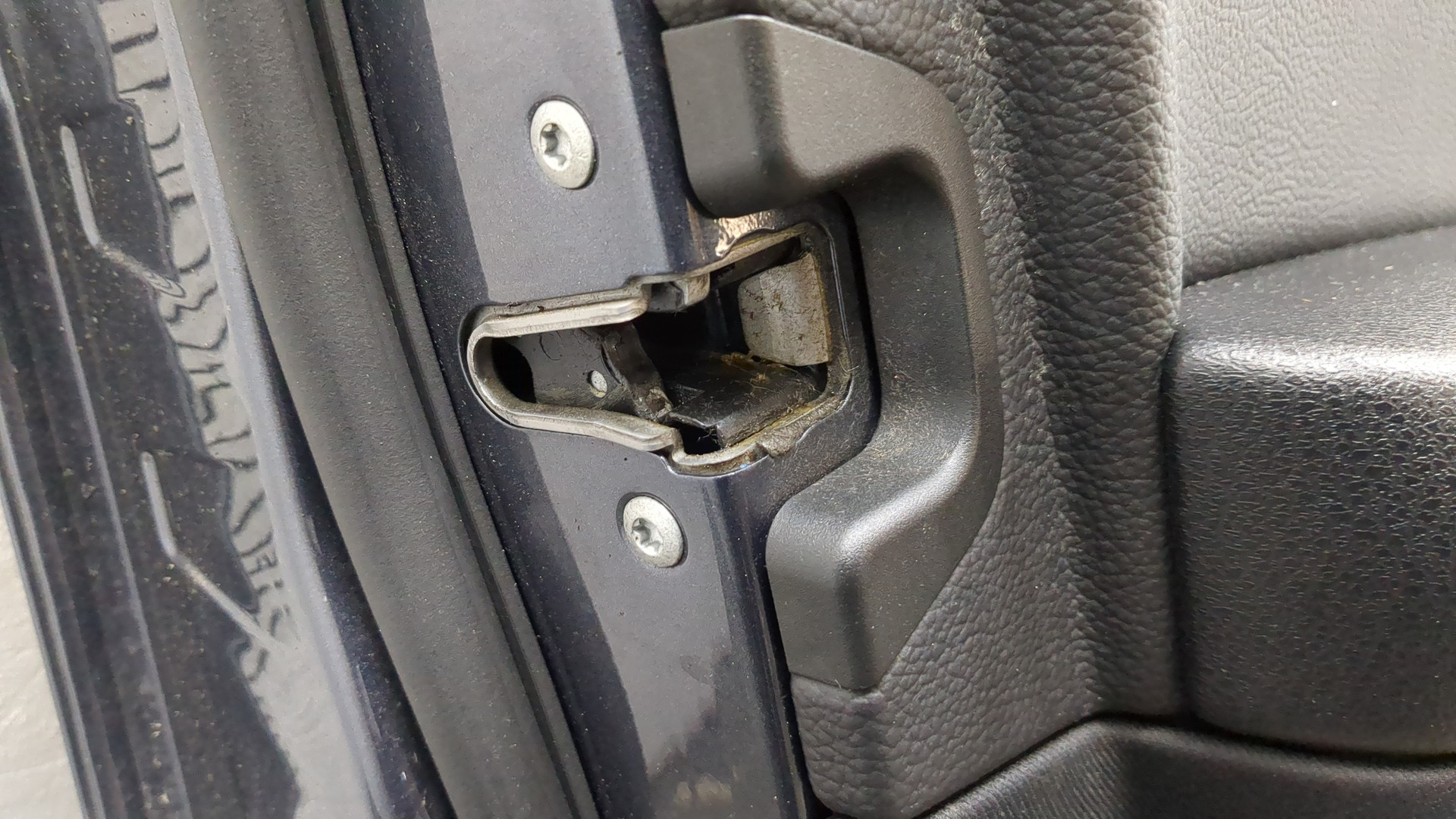 Дверь передняя левая