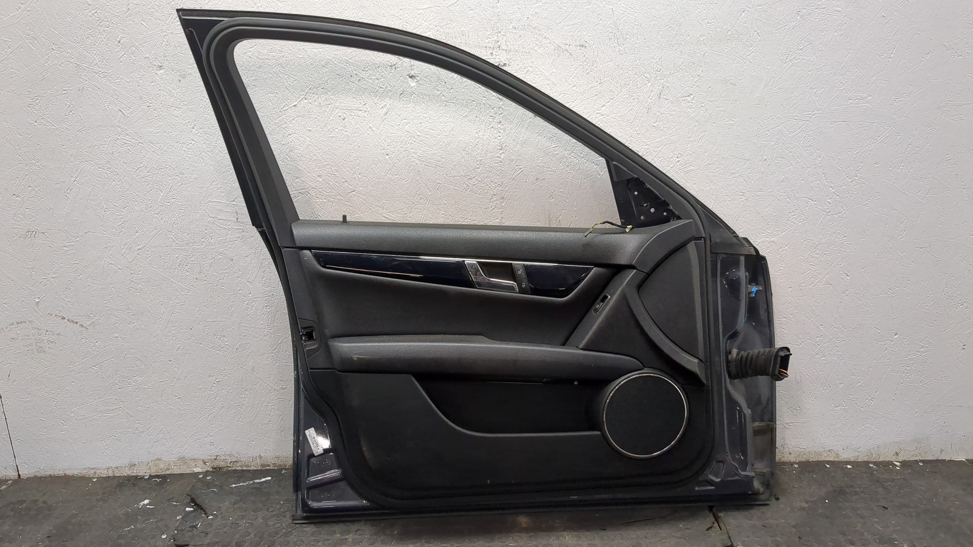 Дверь передняя левая