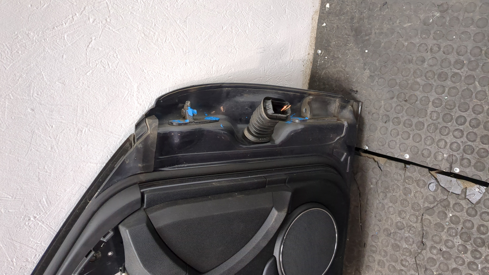 Дверь передняя левая