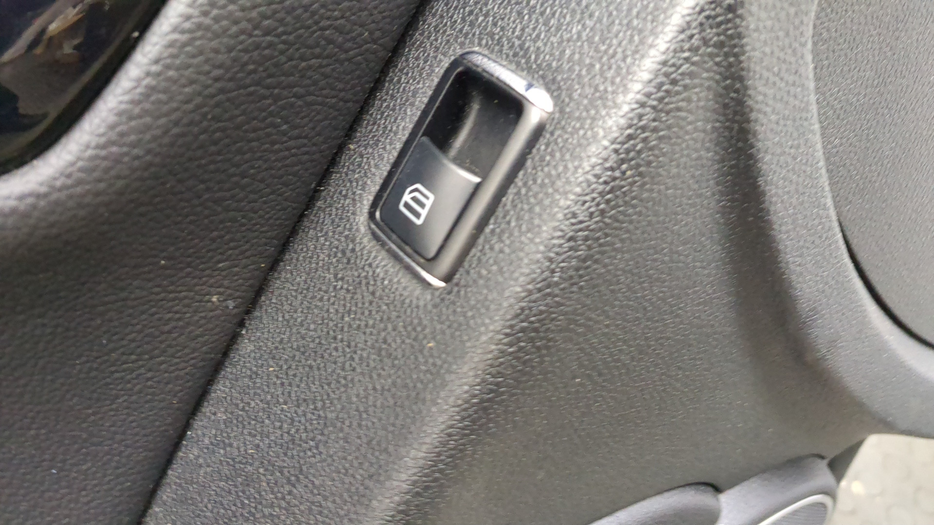 Дверь передняя левая