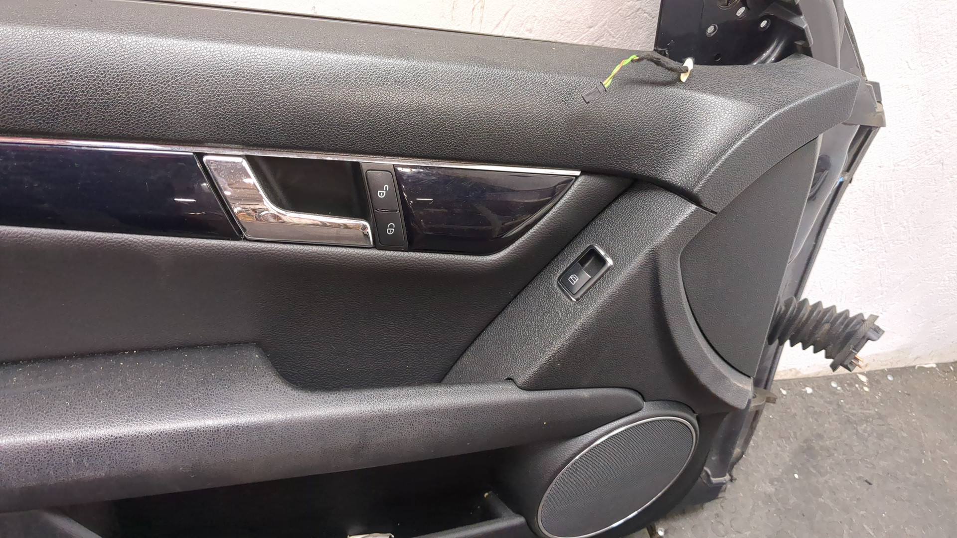 Дверь передняя левая