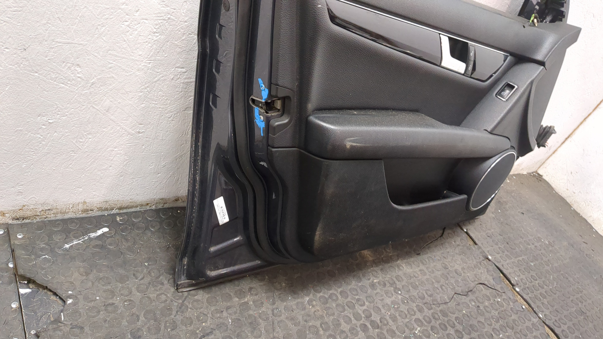 Дверь передняя левая