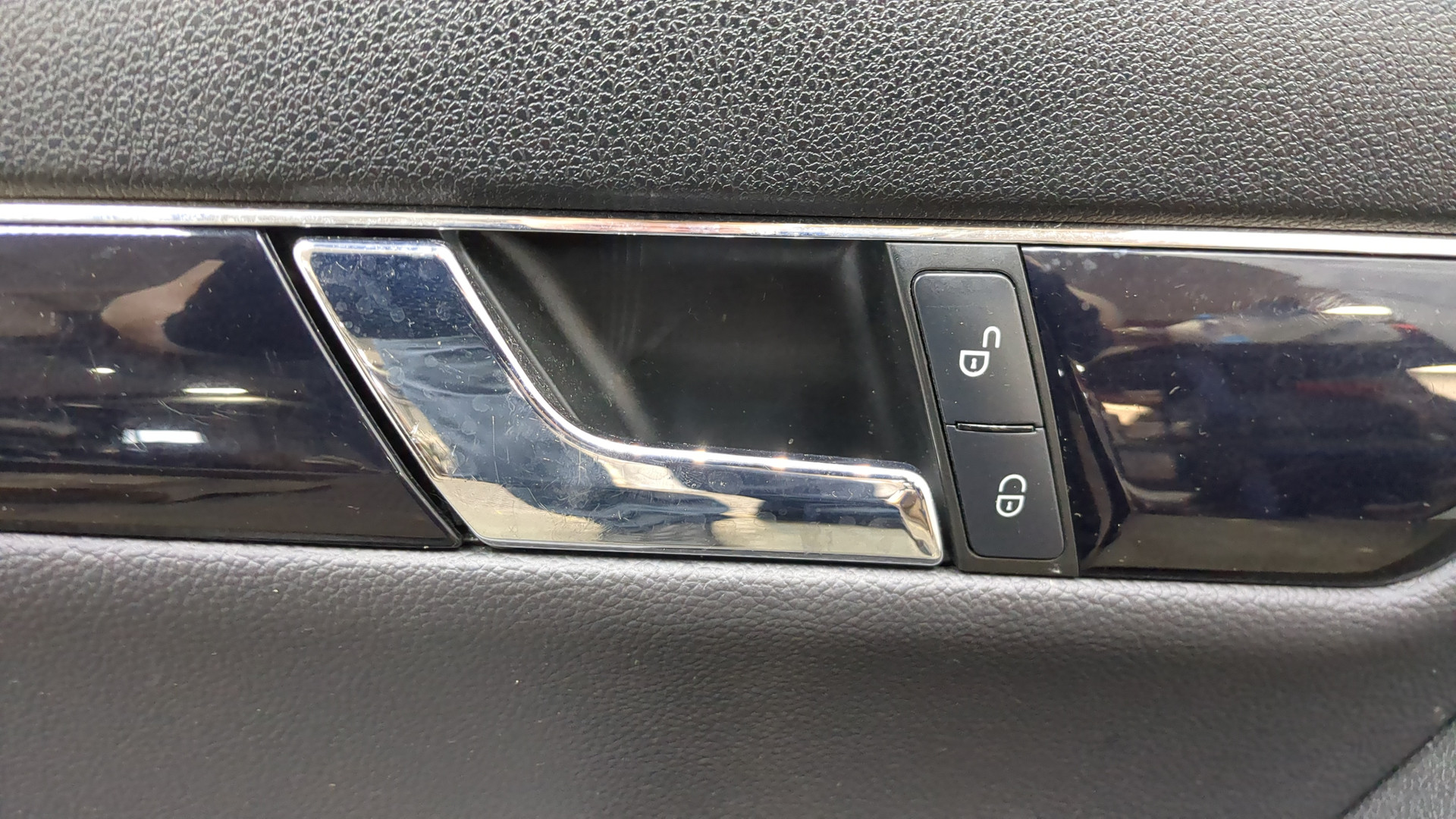 Дверь передняя левая