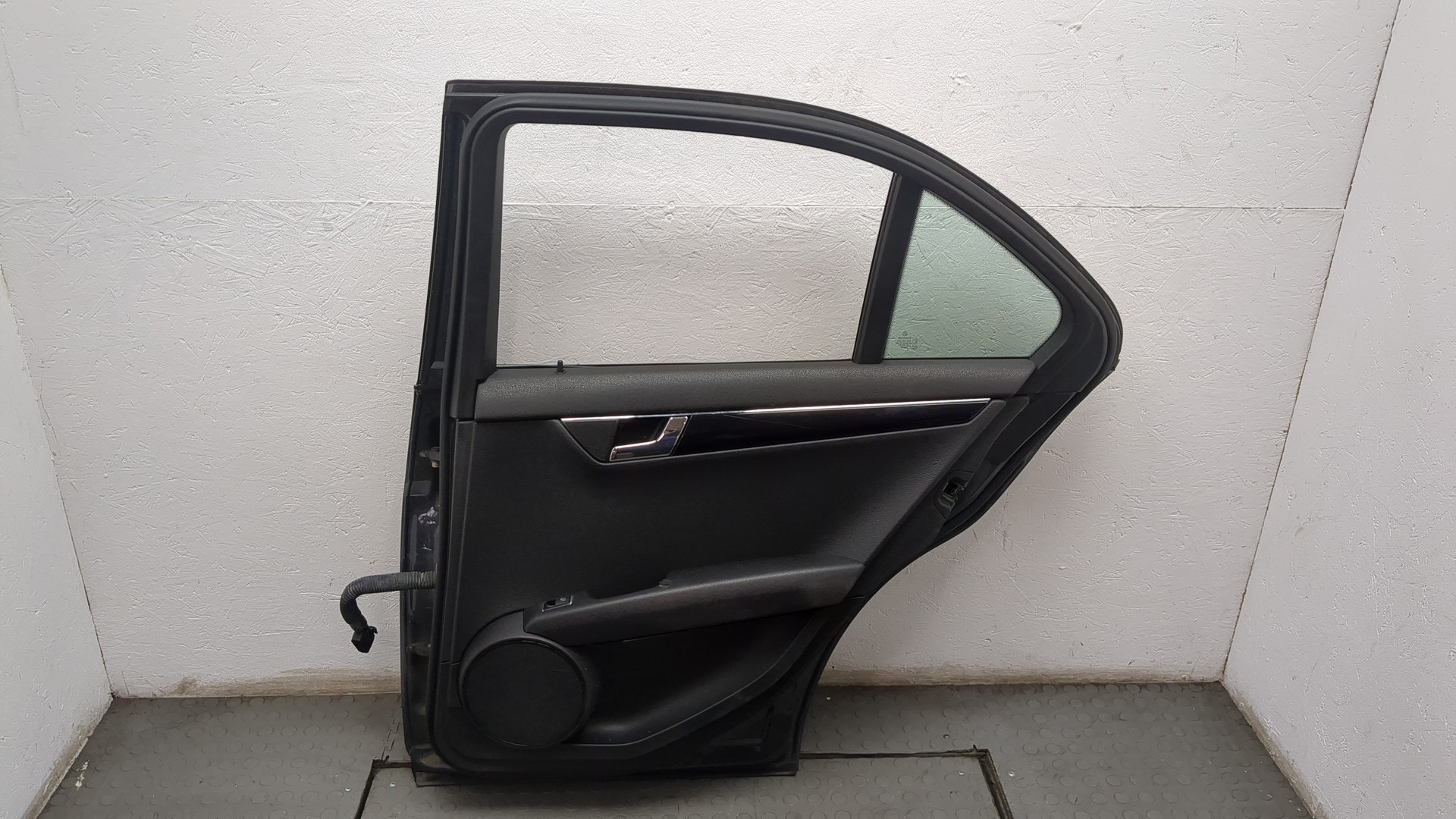 Дверь задняя правая