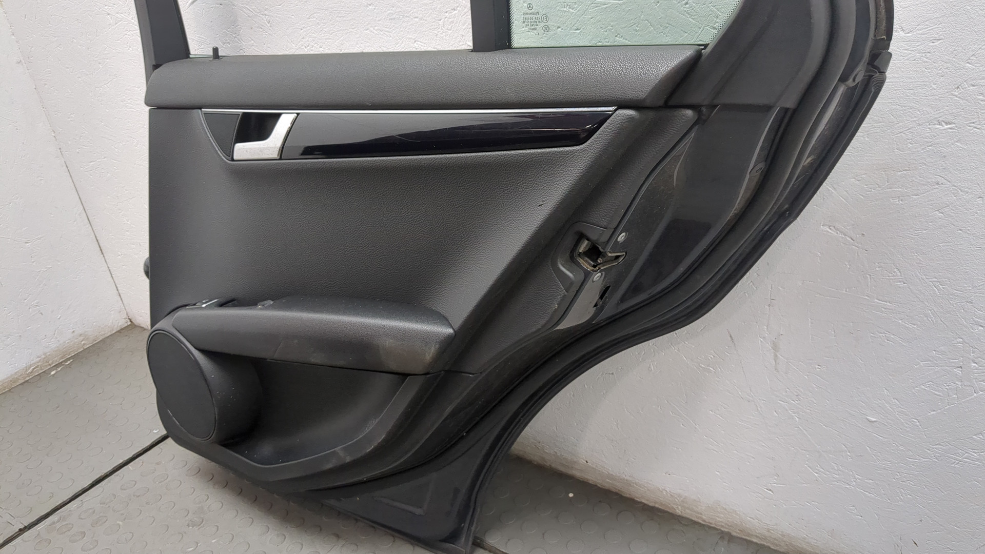 Дверь задняя правая