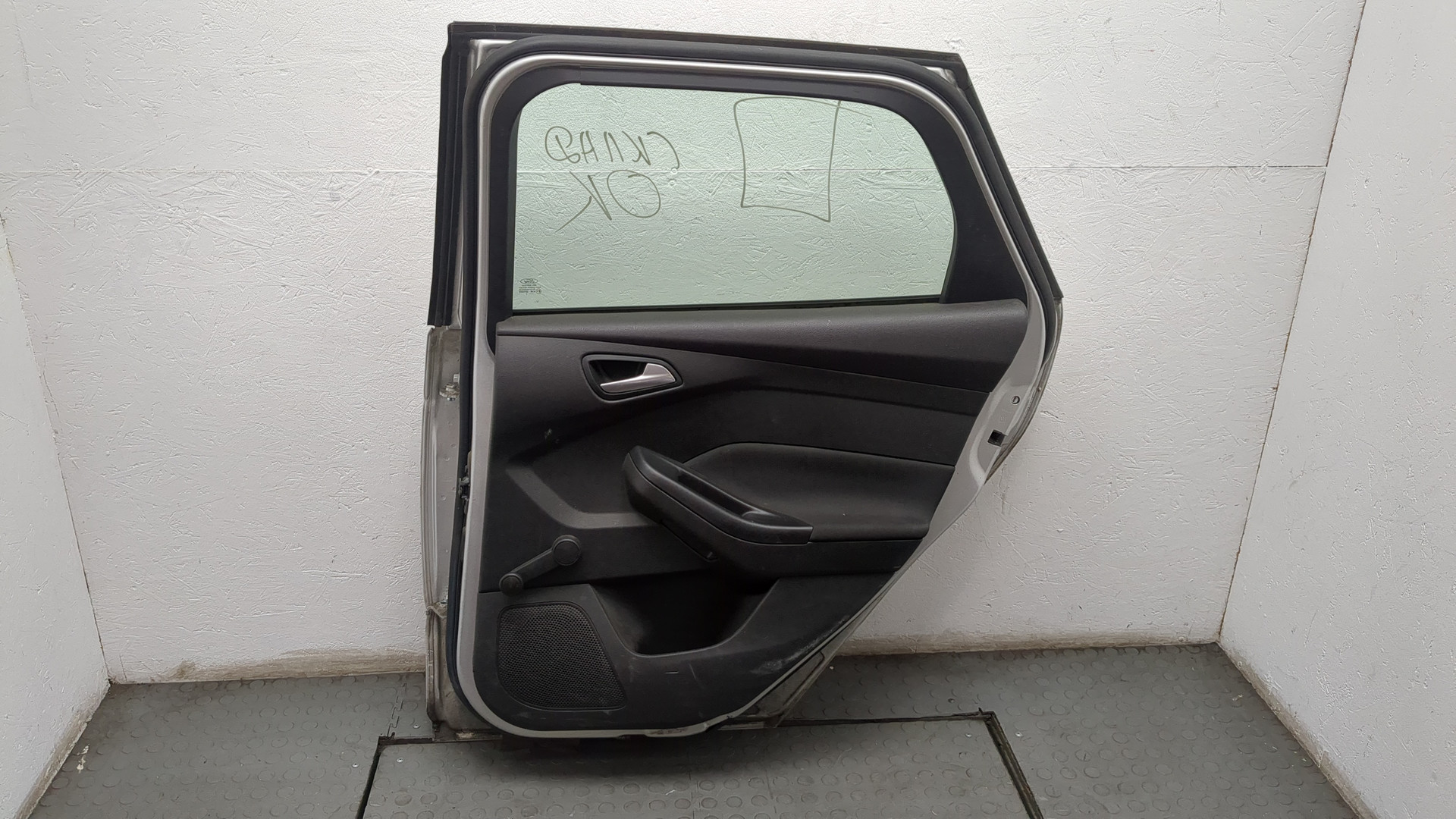 Дверь задняя правая