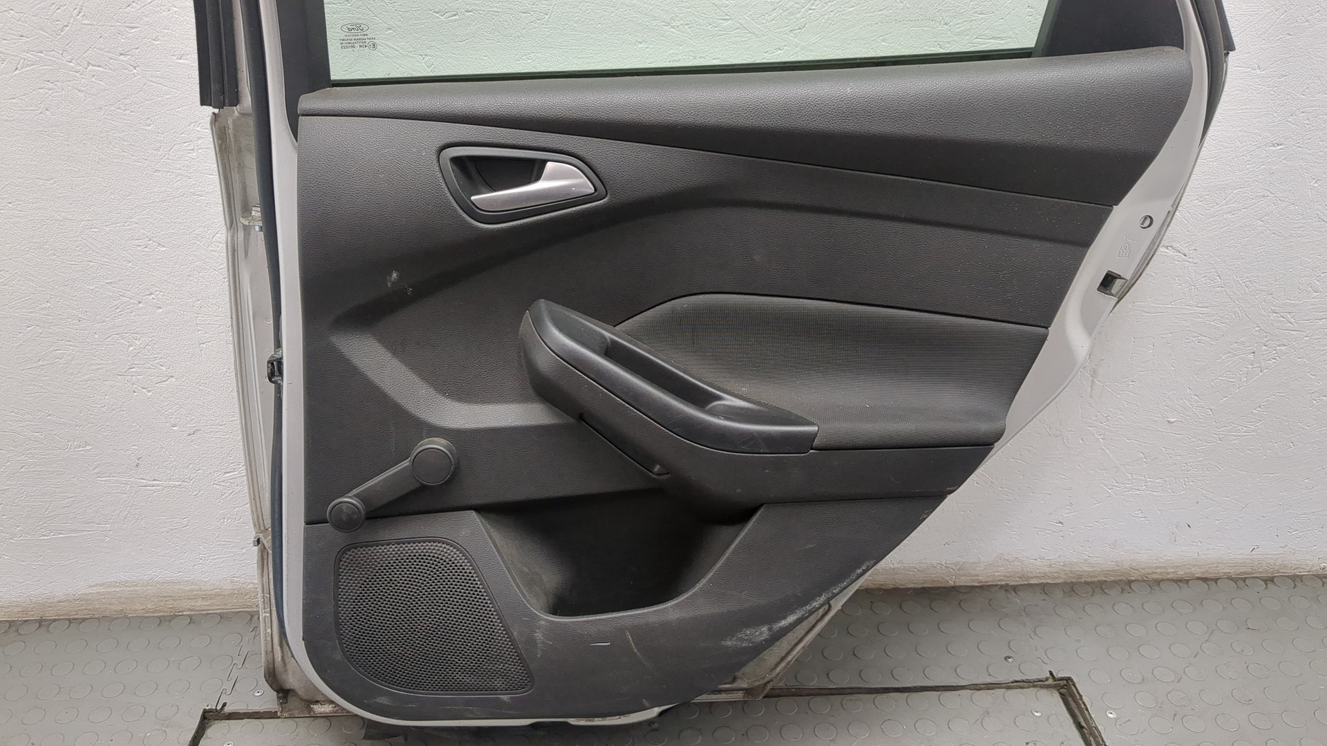 Дверь задняя правая