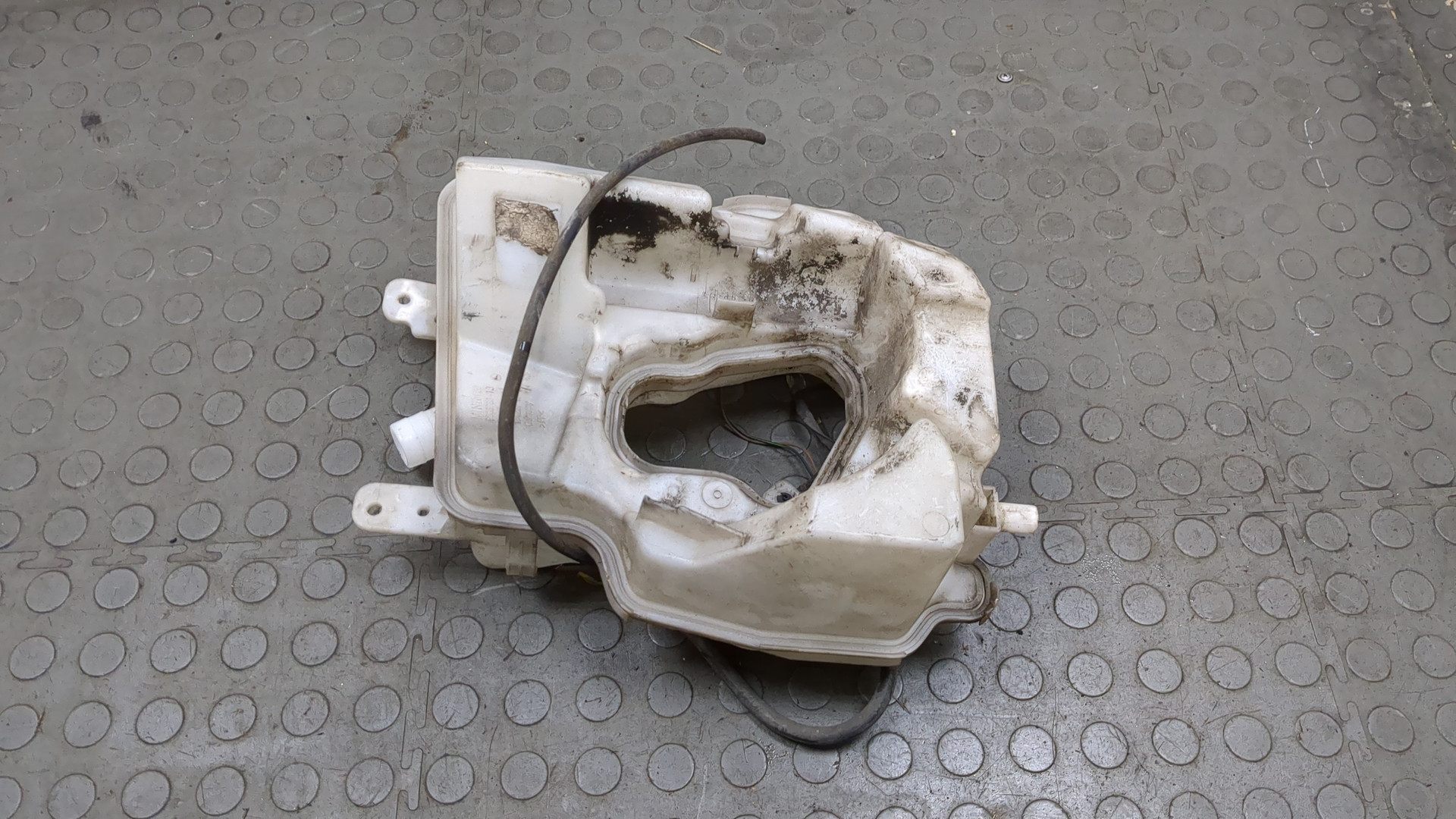 Бачок омывателя лобового стекла