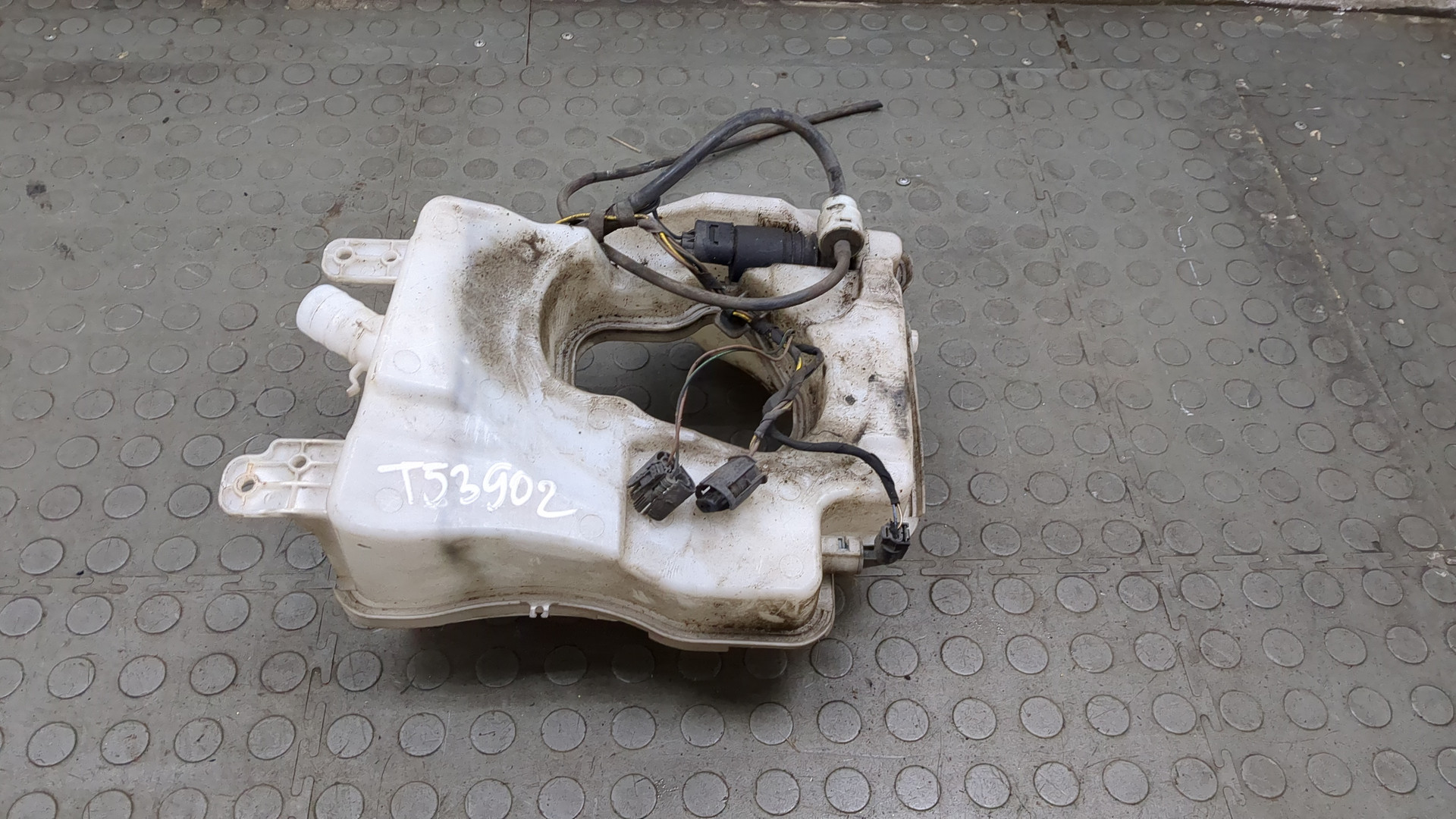 Бачок омывателя лобового стекла