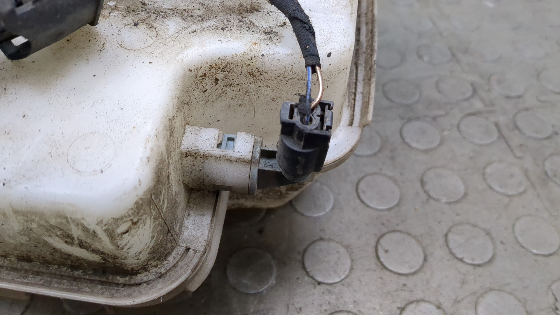 Бачок омывателя лобового стекла