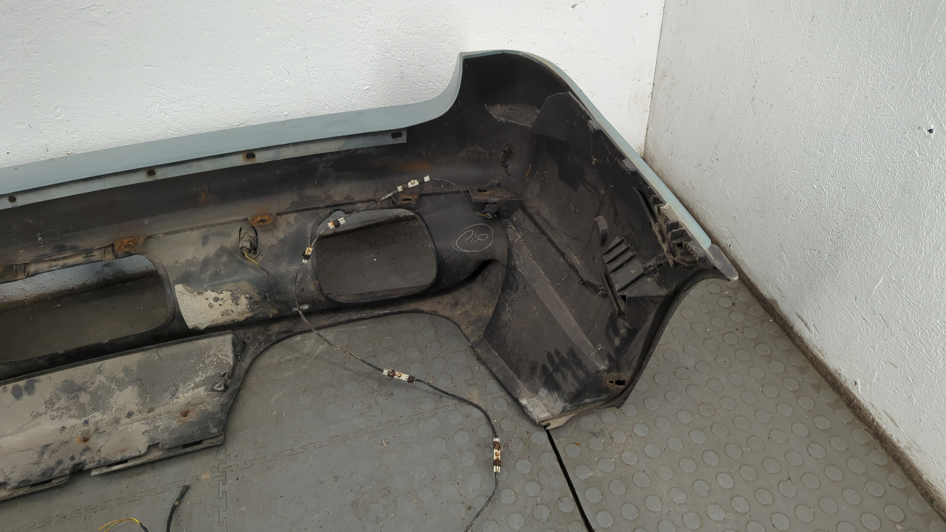 Бампер задний