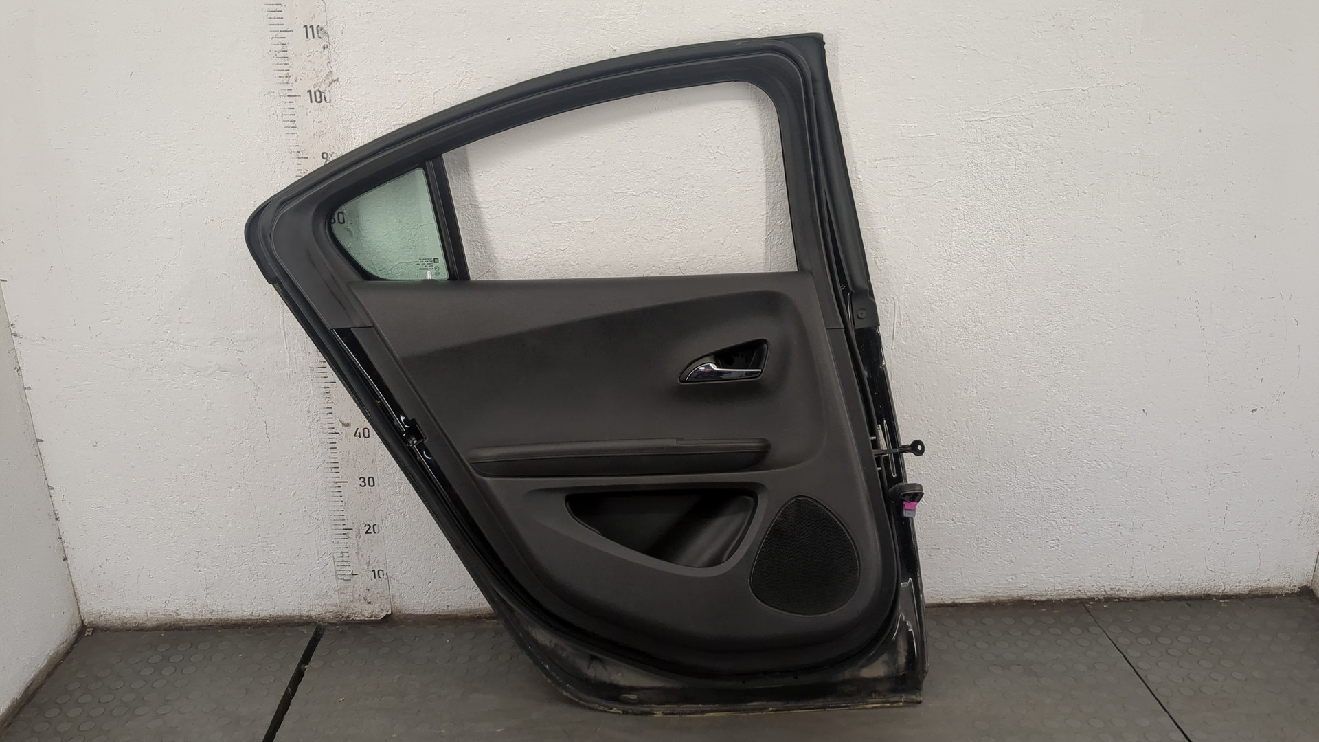 Дверь задняя левая