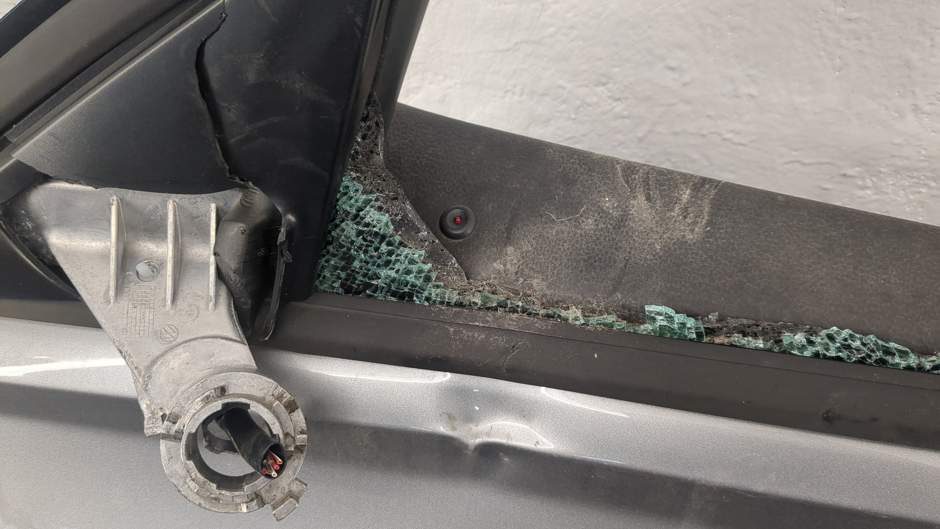 Дверь передняя левая