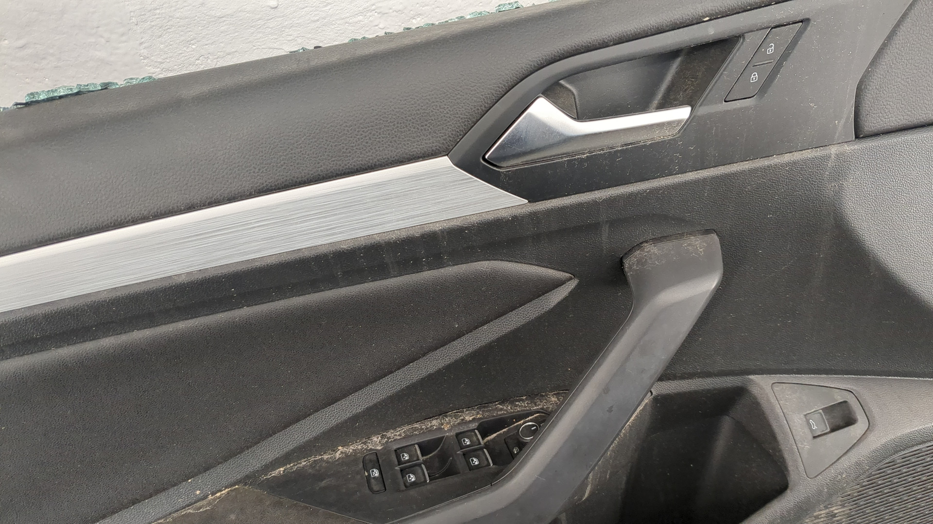 Дверь передняя левая