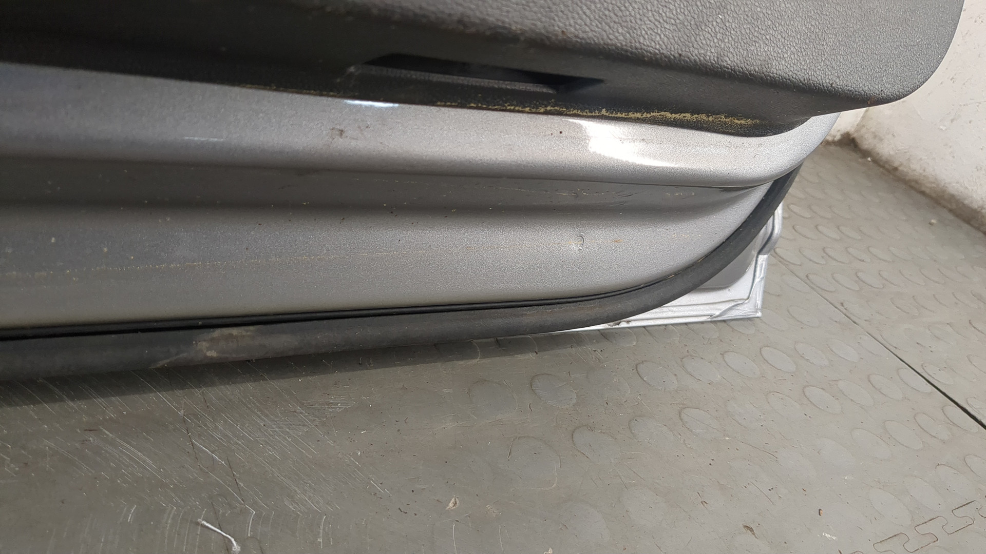 Дверь передняя левая