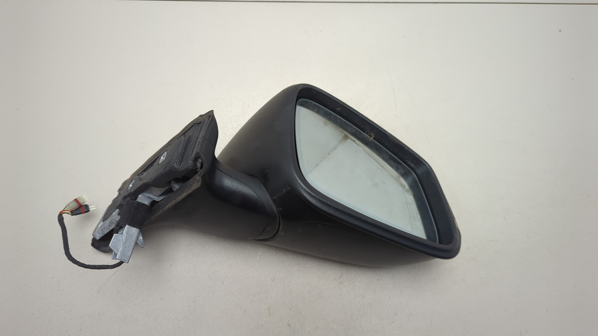 Зеркало правое электрическое