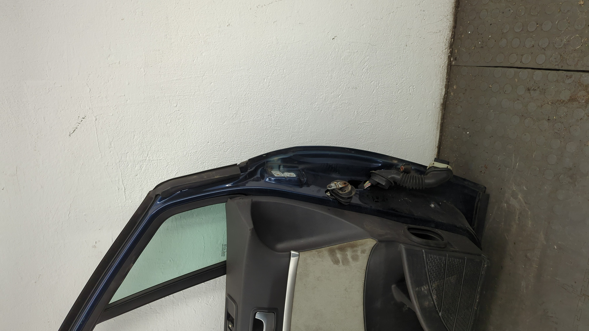 Дверь передняя левая