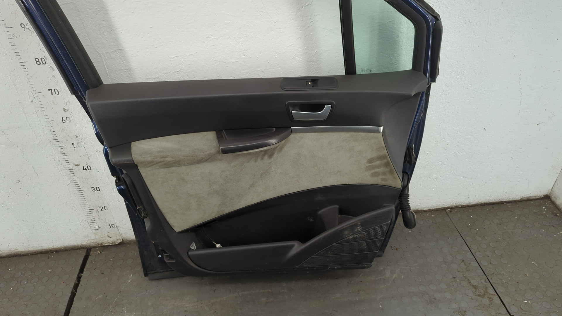 Дверь передняя левая