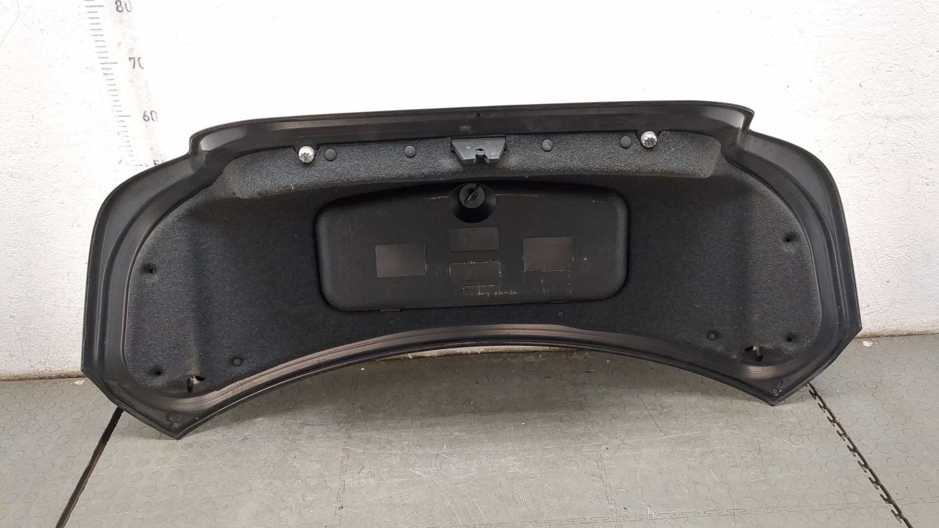 Дверь багажника