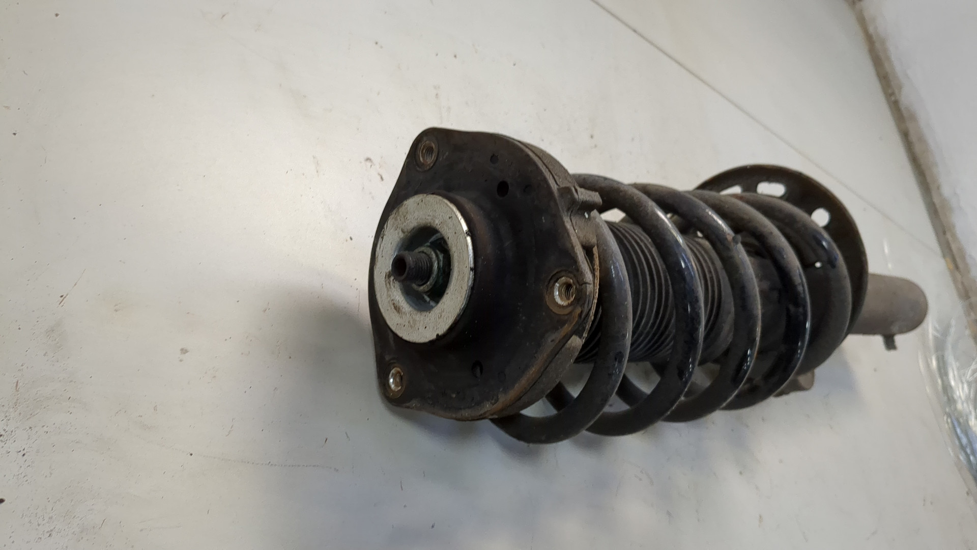 Амортизатор передний