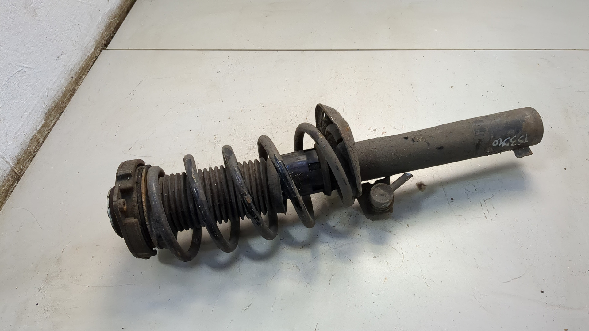 Амортизатор передний