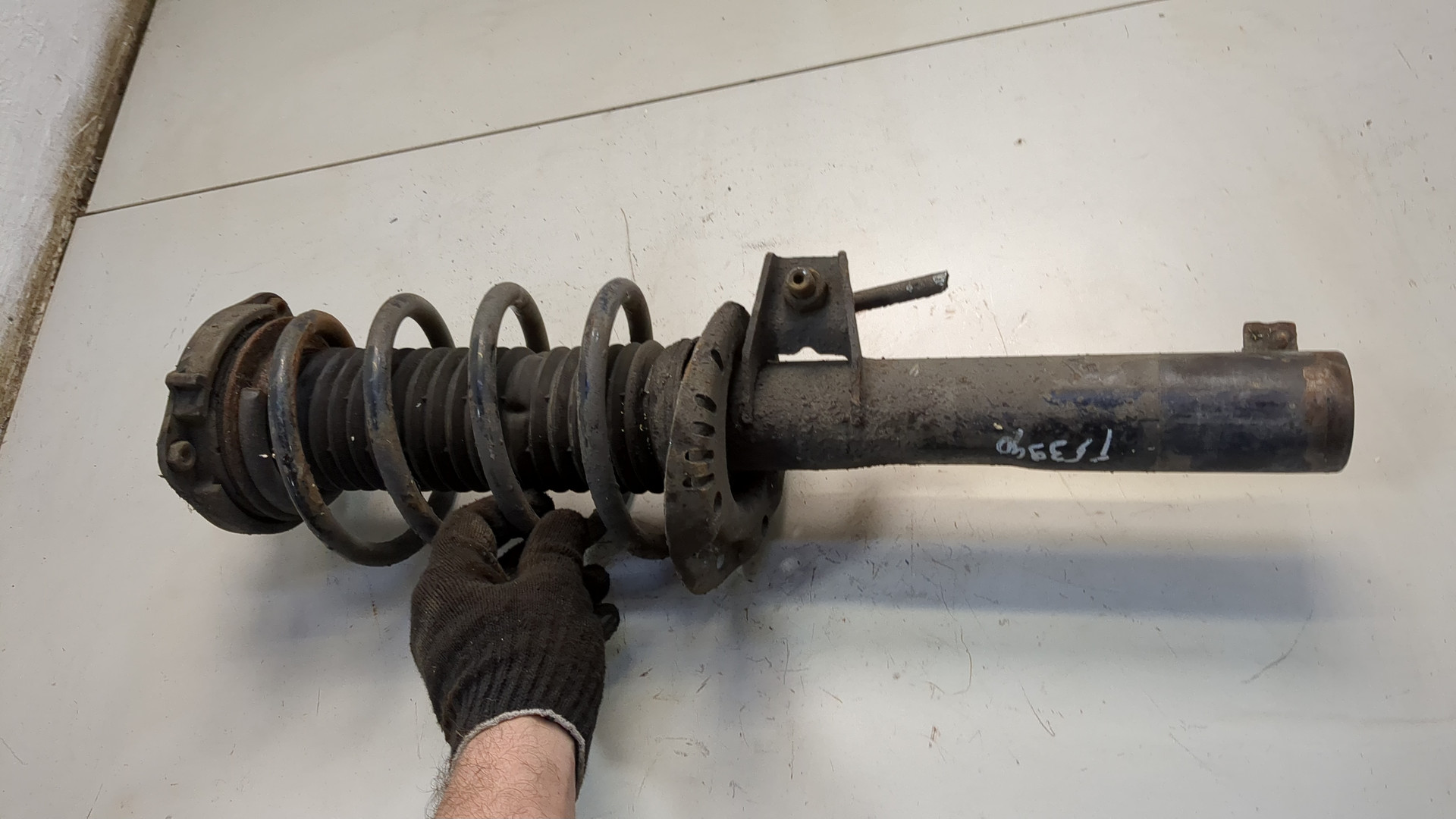 Амортизатор передний