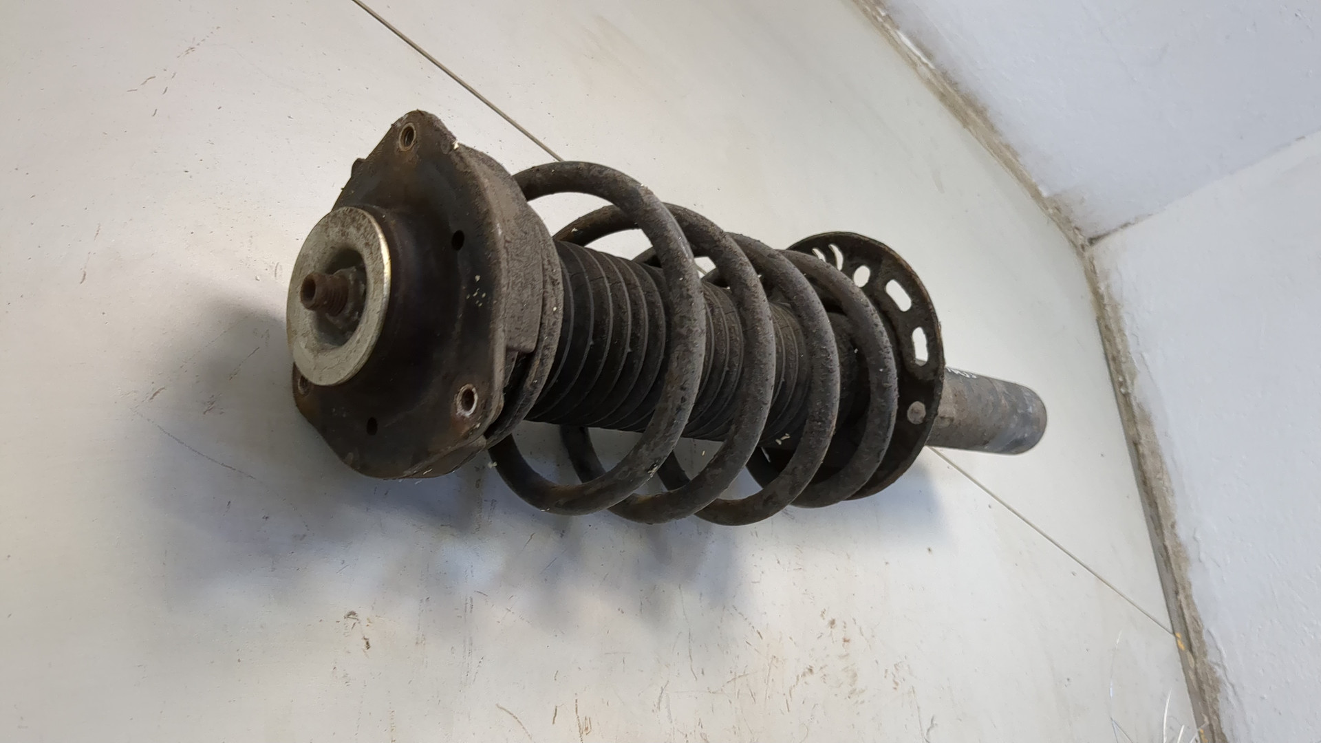 Амортизатор передний