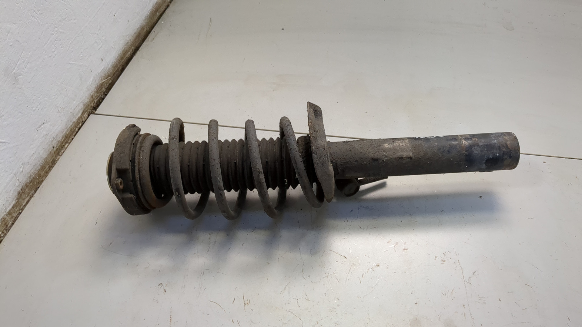 Амортизатор передний