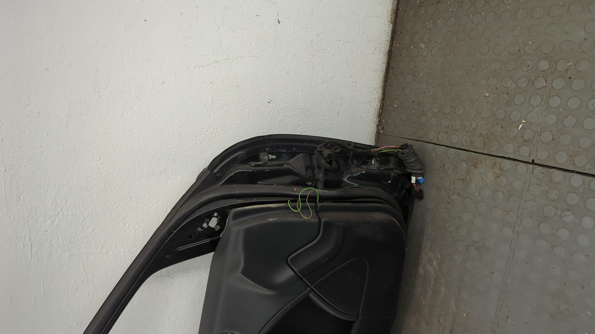 Дверь передняя левая