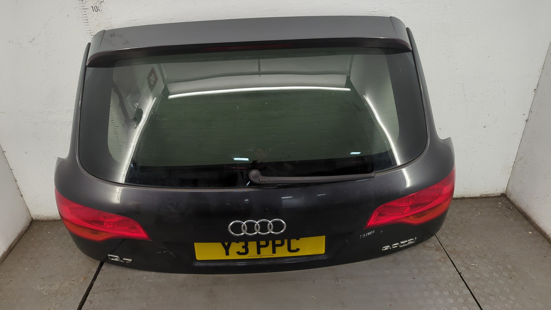 Дверь багажника