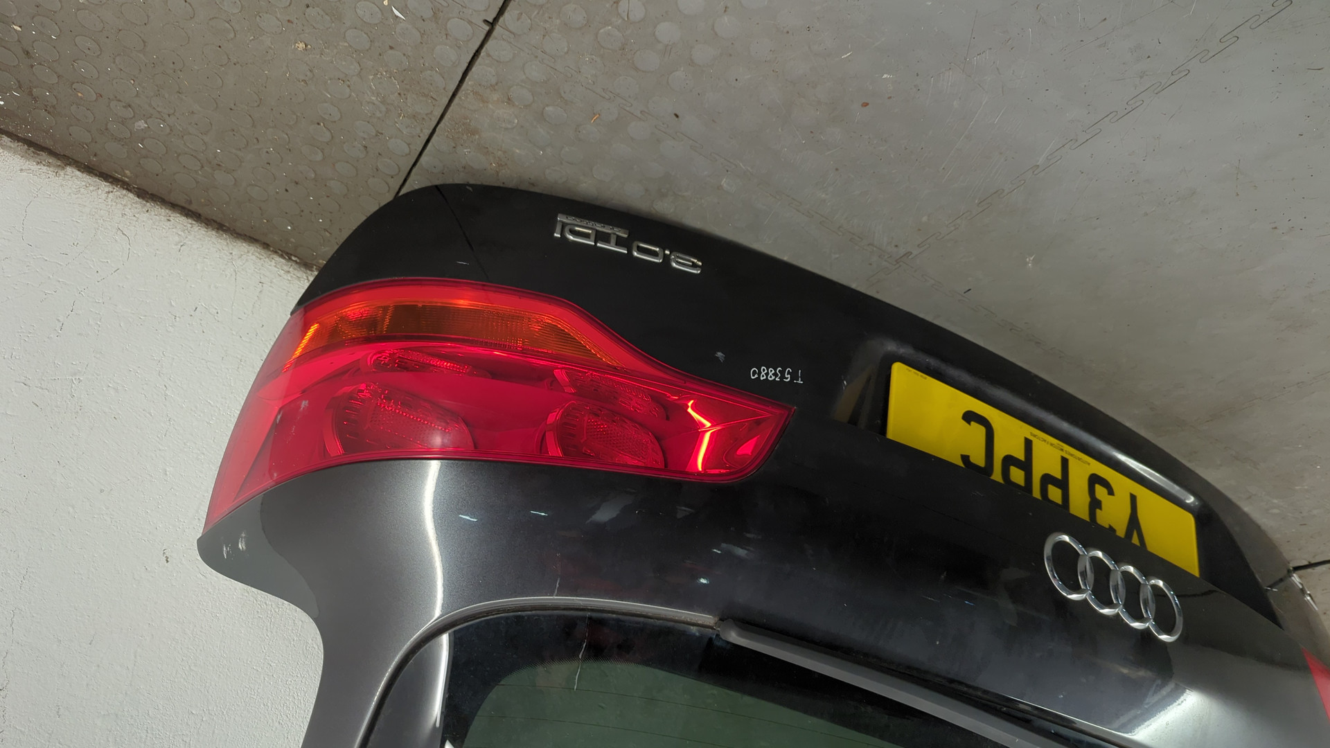 Дверь багажника