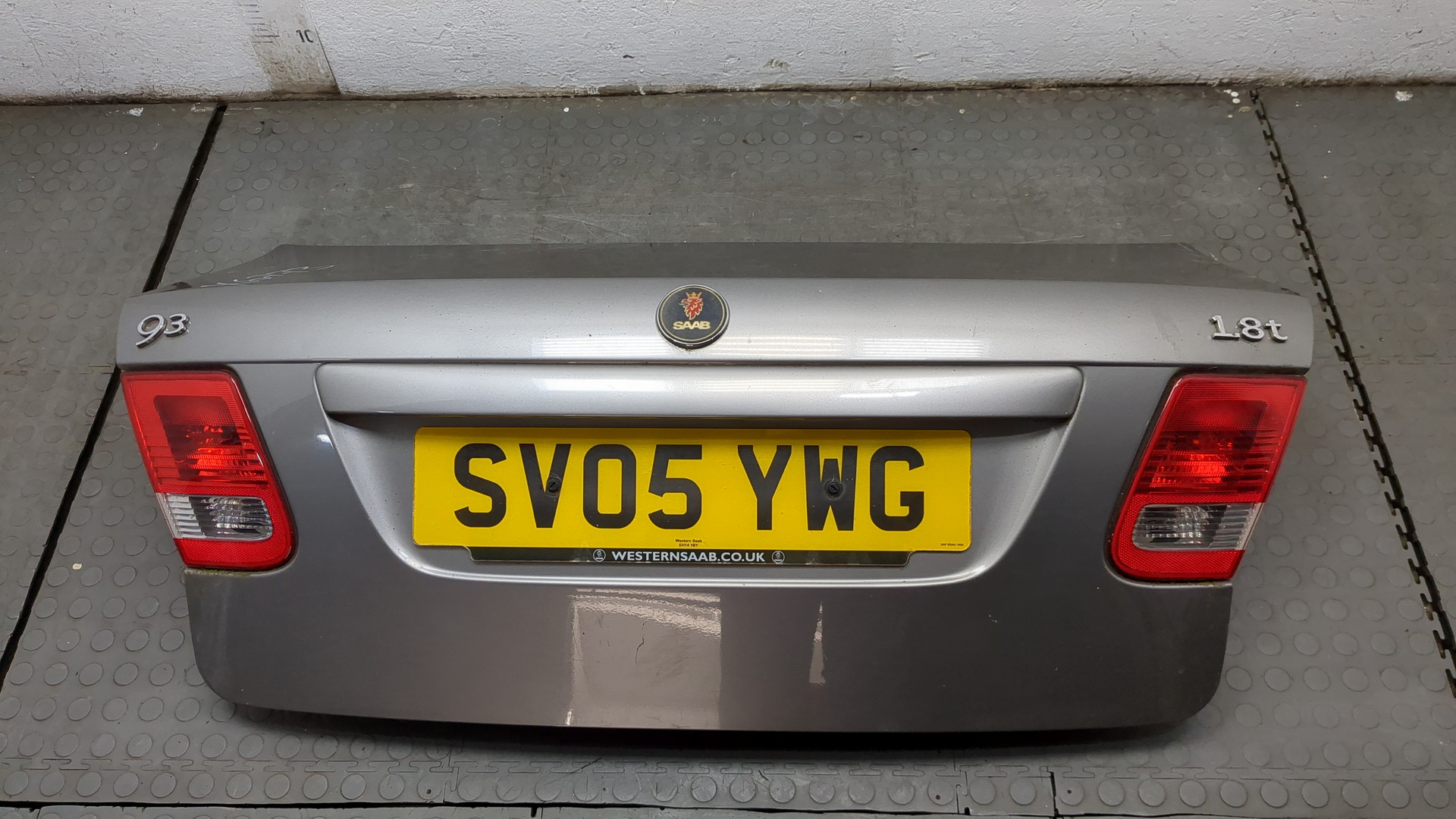 Дверь багажника