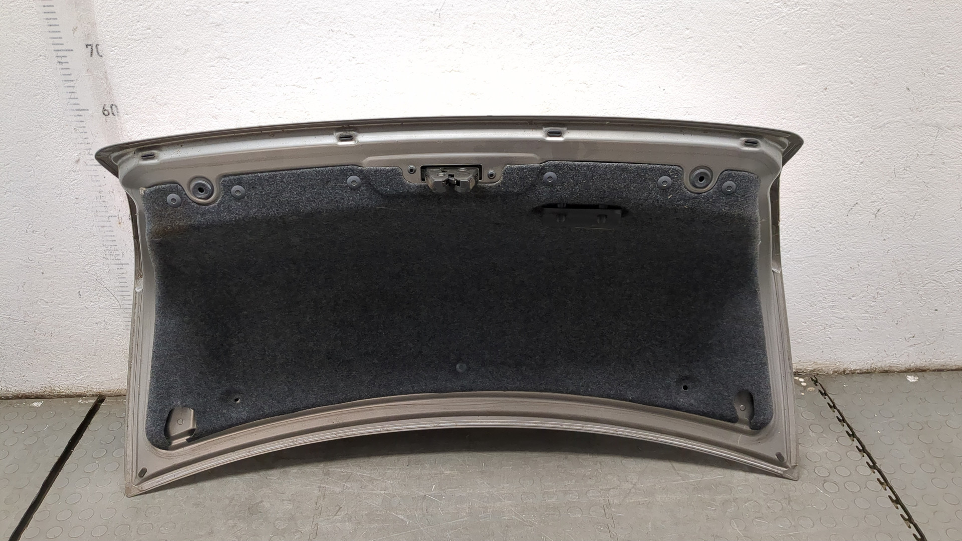 Дверь багажника