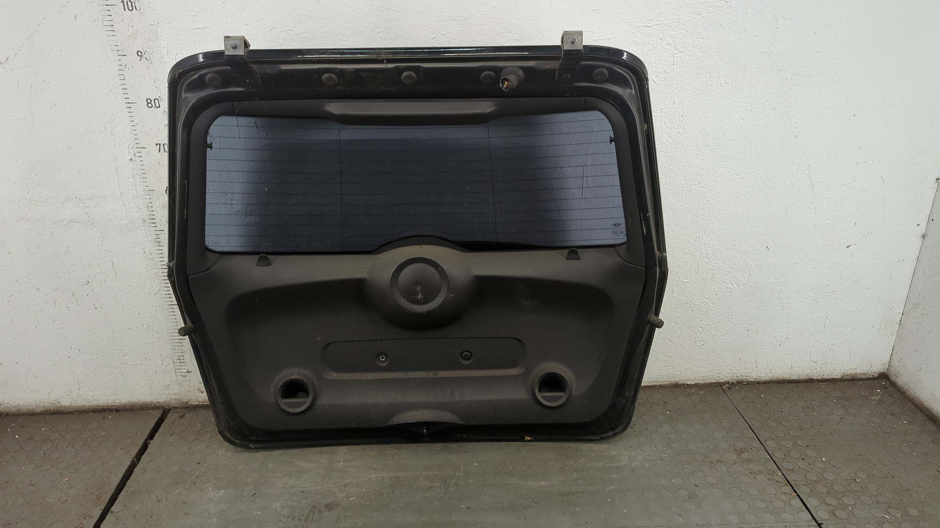 Дверь багажника