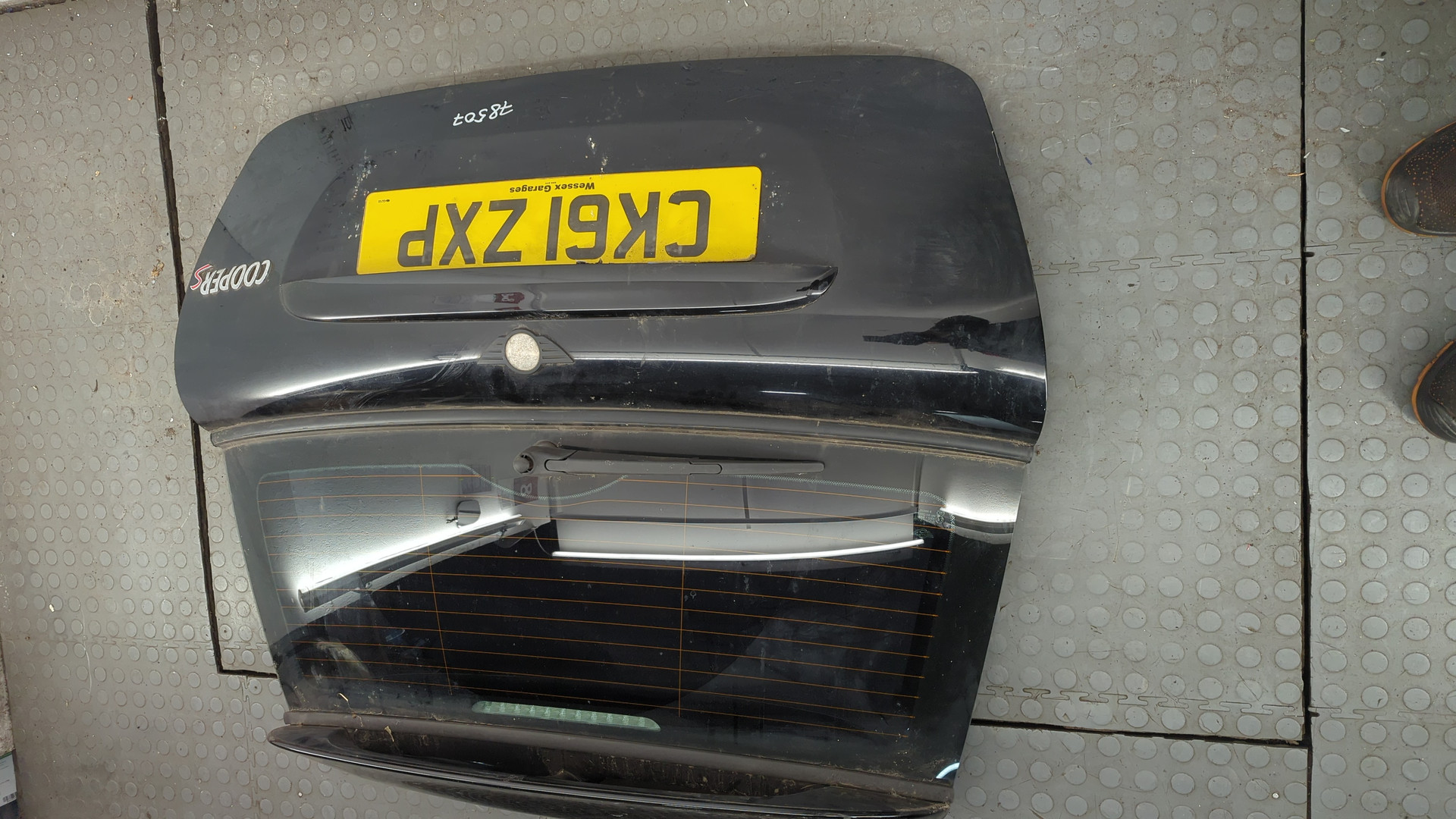 Дверь багажника