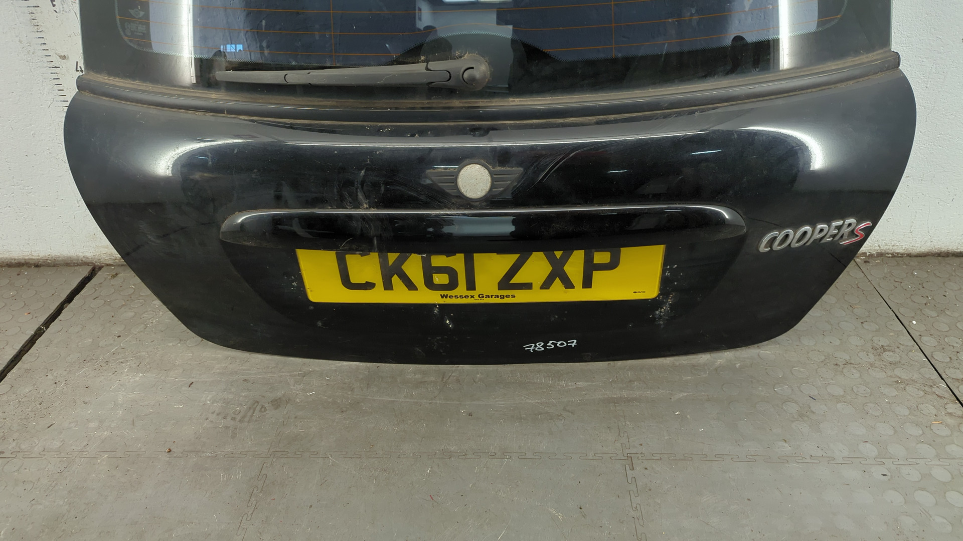 Дверь багажника