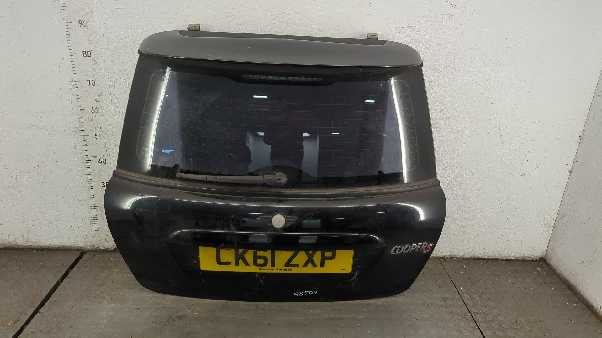 Дверь багажника