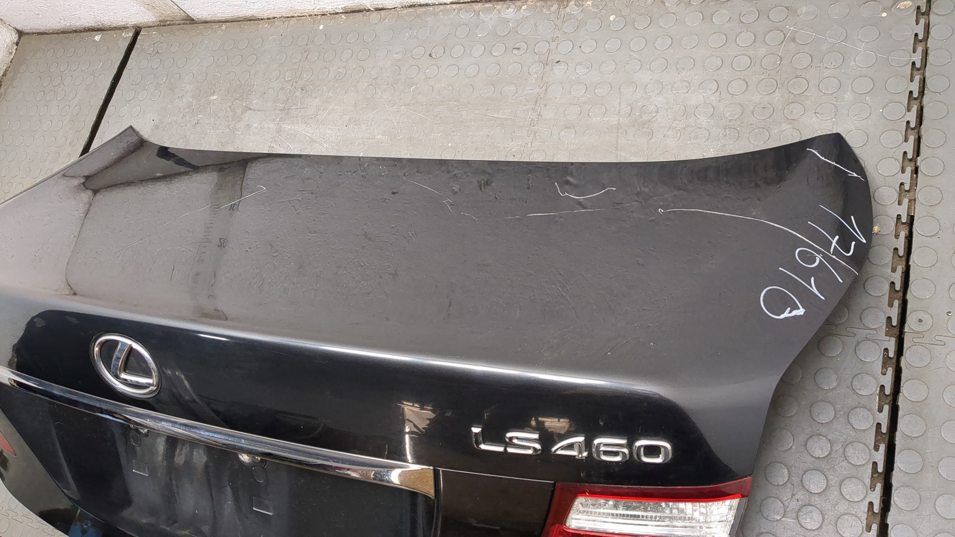 Дверь багажника