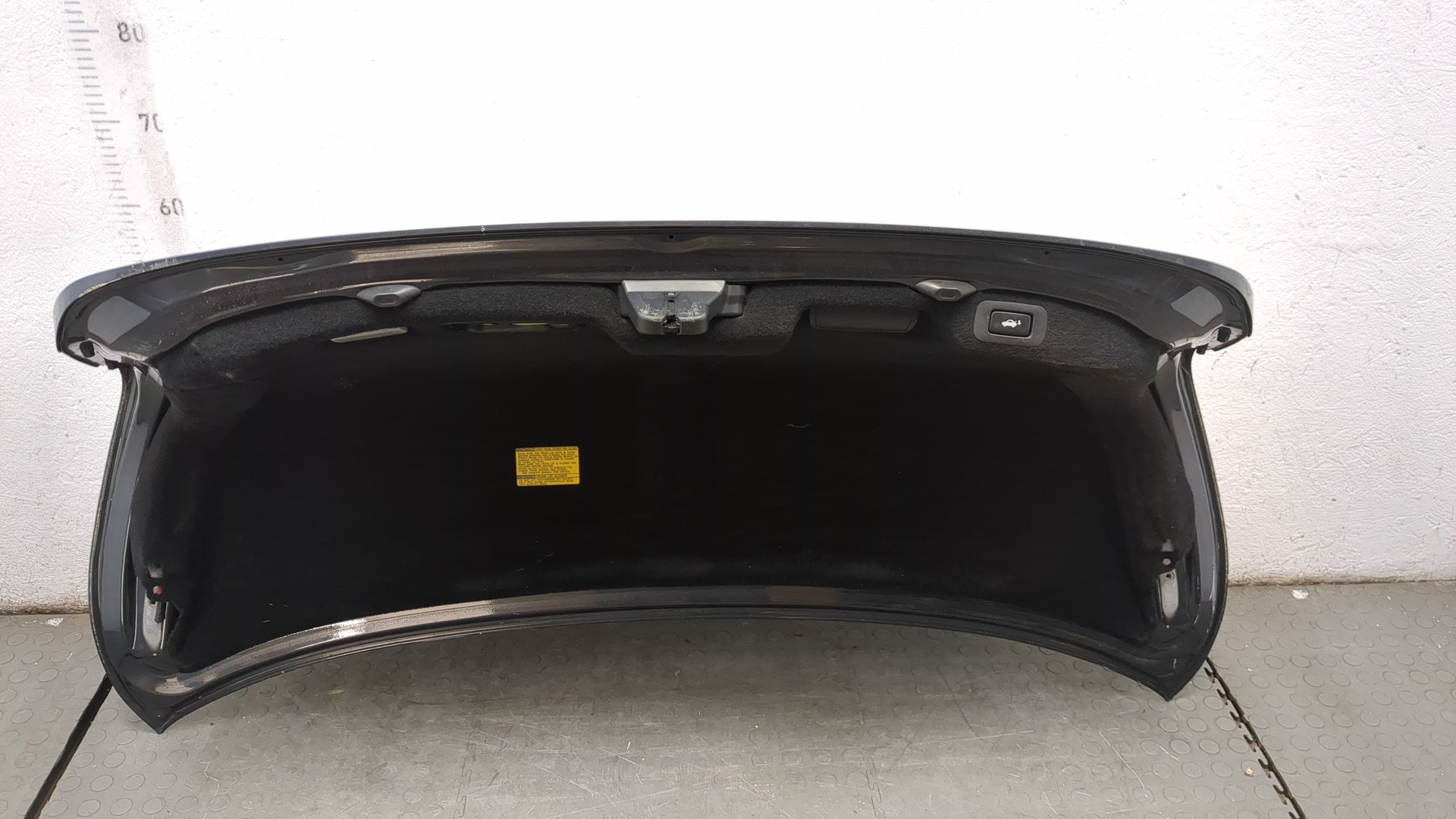 Дверь багажника