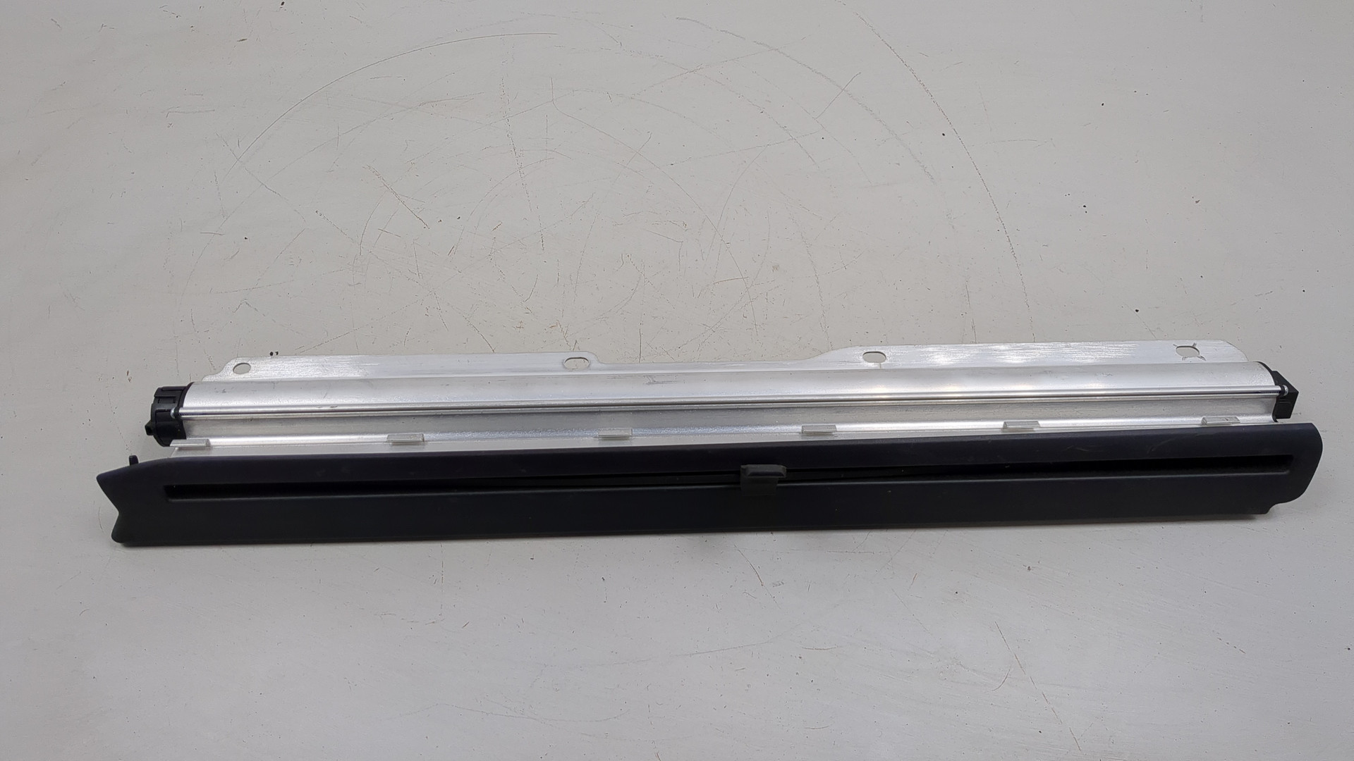 Шторка солнцезащитная