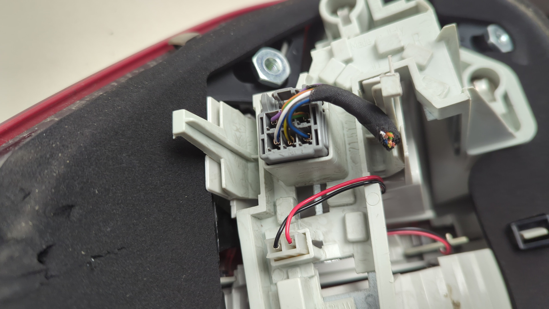 Фонарь задний правый