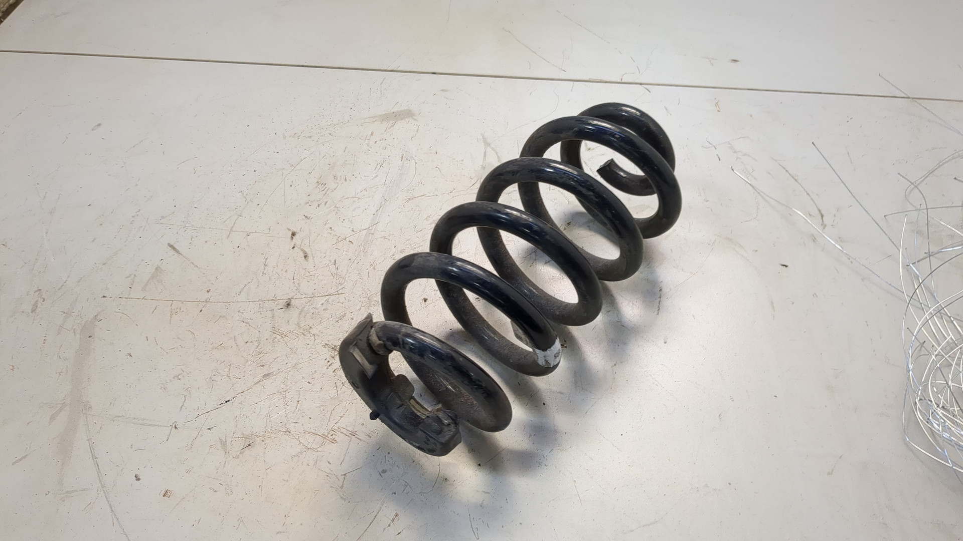 Пружина задняя