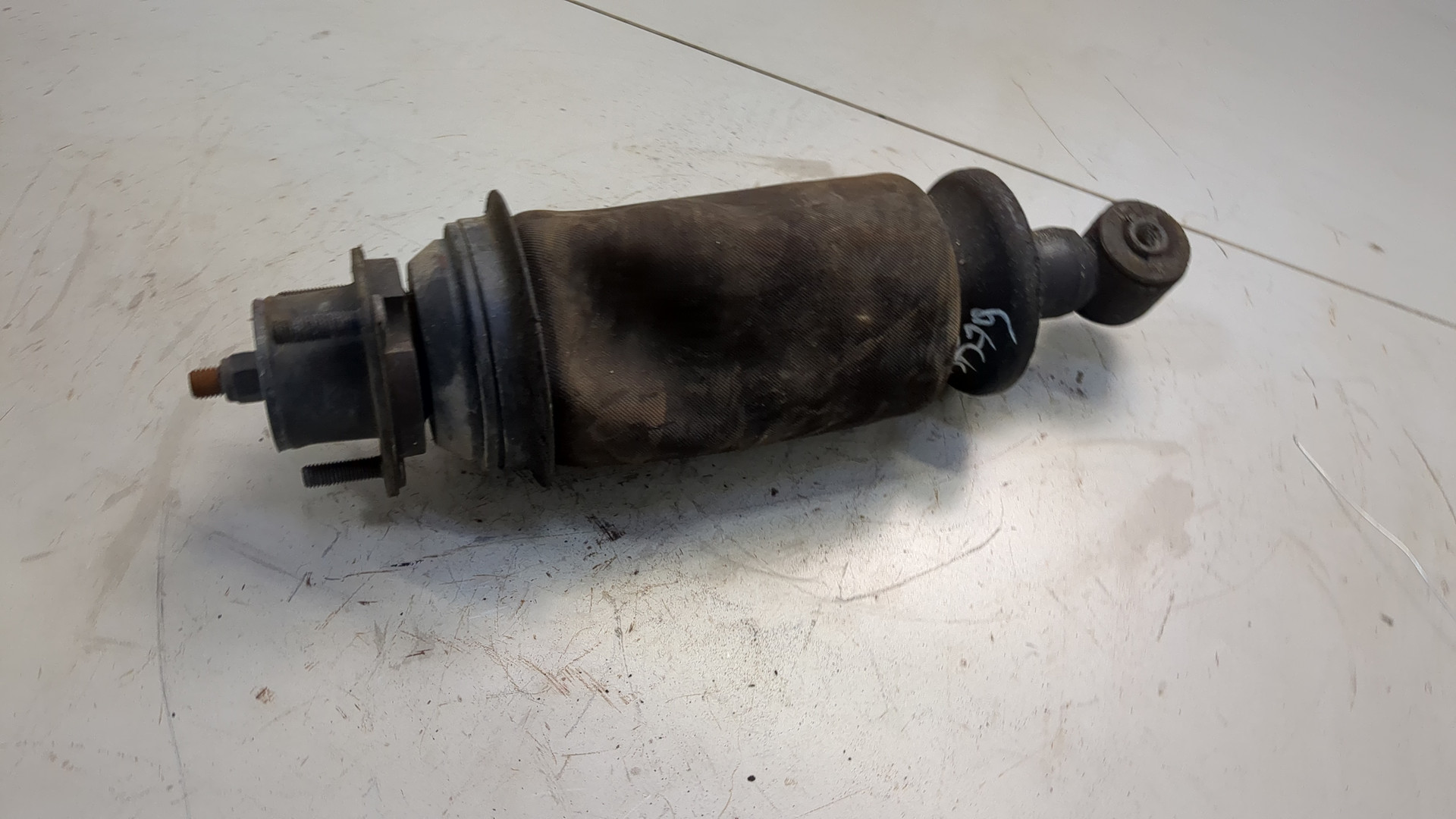 Амортизатор кабины